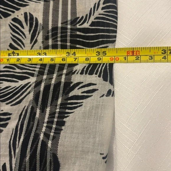 Talbots Black & White Leaf Pattern Oversized Scarf 70X52” fray hem Cotton Blend - Picture 6 of 12